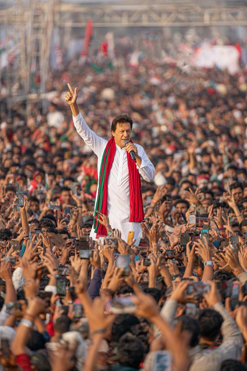 Ishaqbaig___'s tweet image. سوال یہ نہیں کہ خان کب باہر آئے گا،
سوال یہ ہے کہ قوم کب جاگے گی؟
قومیں لیڈر کے ساتھ زندہ ہوتی ہیں،
اور لیڈر تب جیتتا ہے جب قوم اس کے پیچھے کھڑی ہو!
5 اگست کو کھڑے ہو جاؤ 
یہ صرف کپتان کی نہیں، تمہاری جنگ ہے!
#کپتان_نے_پکارا_ہے