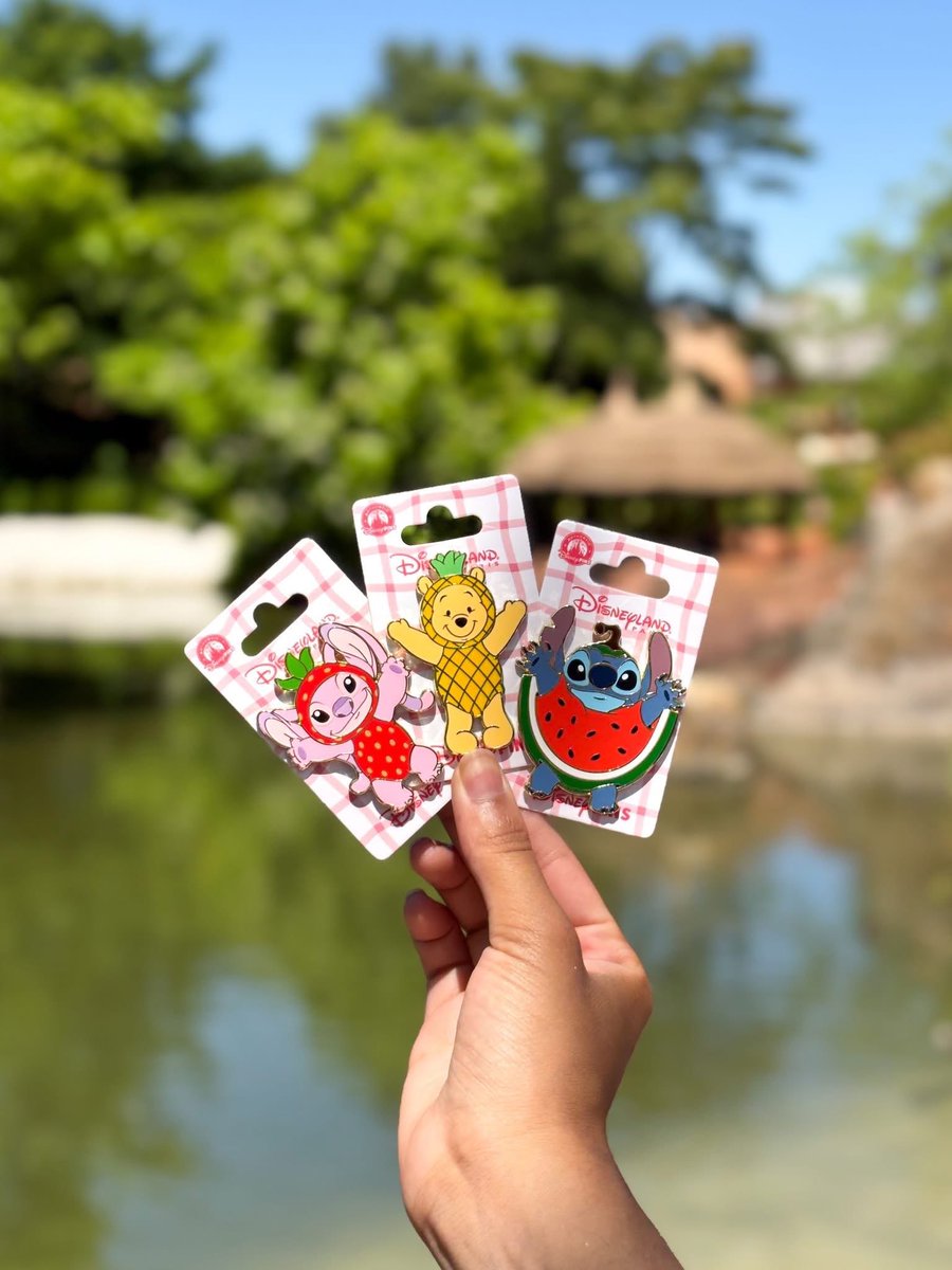 ED92Magic's tweet image. New pins now available in the usual pin trading boutiques across Disneyland Paris!
Summer fruit theme 🍓🍍🍉
(€9 each)