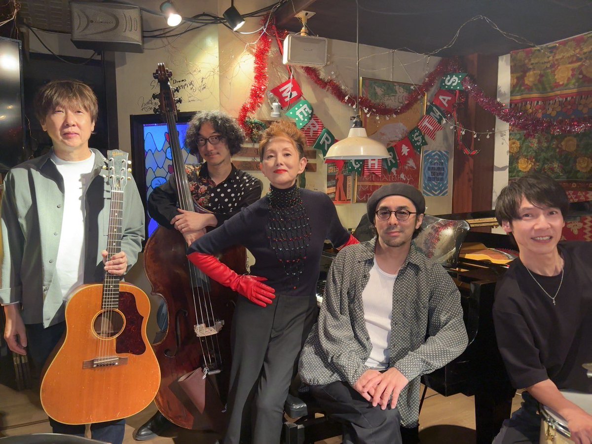 ドラマ
「照子と瑠衣」では、

シャンソン歌手役なので、
歌うシーンもあるのだけれど
６話「水に流して」のミュージッシャンは

鈴木俊介（Gt）
真船勝博（Bass）
佐野康夫（Dr）
ハタヤテツヤ（Pf）

Merci〜