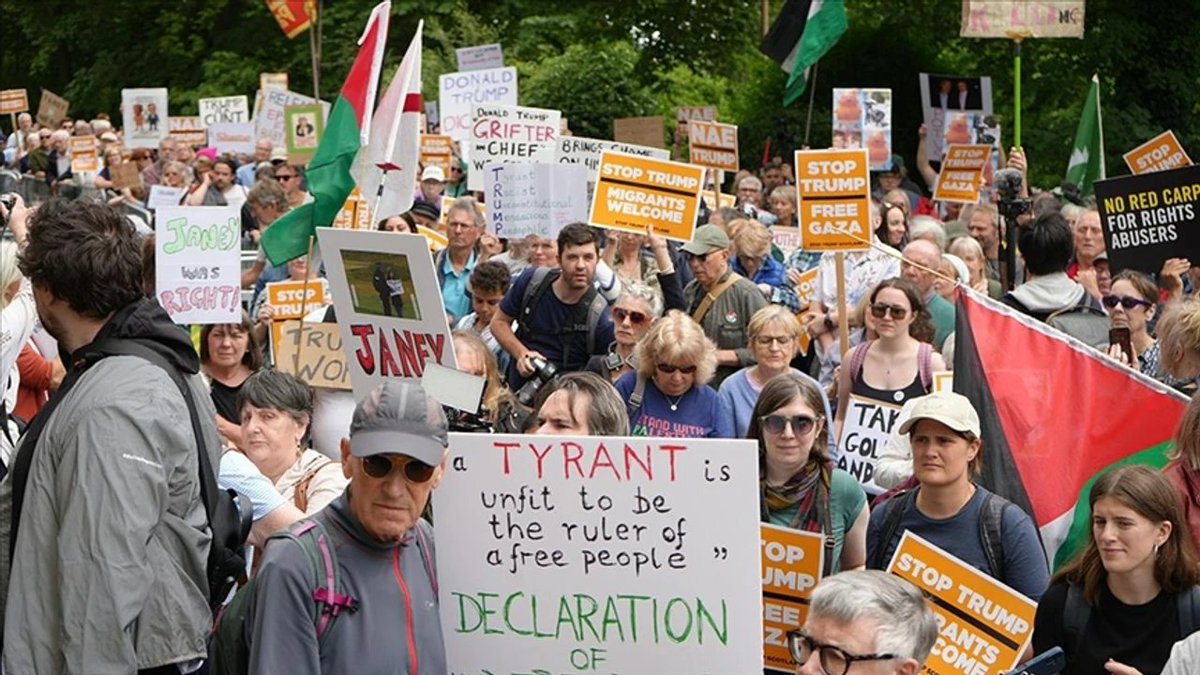 DevrimZamani5's tweet image. Trump, İskoçya ziyareti sırasında Edinburgh ve Aberdeen kentlerinde protesto edildi.
dokuz8haber.net/trump-iskocyad…