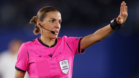 thereseverdun's tweet image. Stephanie Frappart dömer damernas EM-final ikväll.
Skönt.
Matchen Sverige-England tyckte jag hade en lite underlig domare...
Vilka tror ni vinner hela EM?
The English lassies eller guapas españolas?