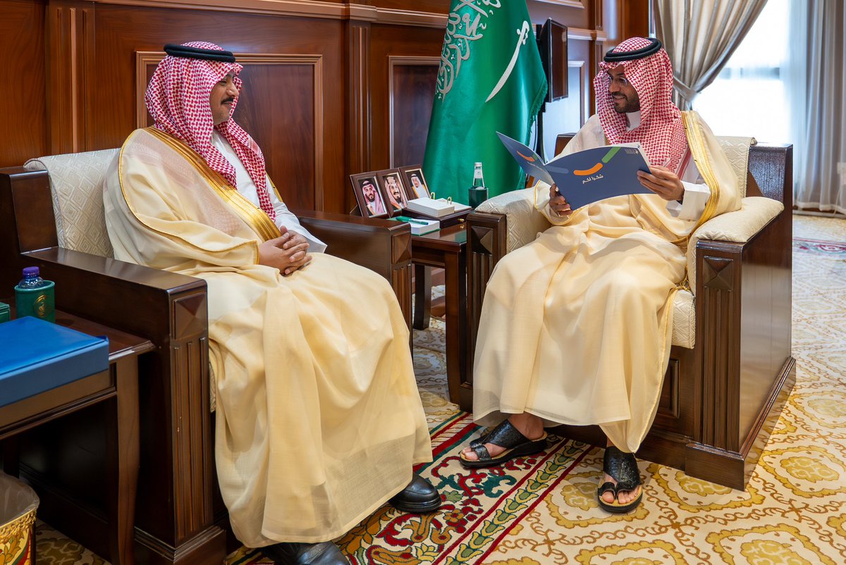 emara_hail's tweet image. سمو #نائب_أمير_منطقة_حائل يستقبل مدير فرع صندوق تنمية الموارد البشرية "هدف" بالمنطقة أ.عبدالرحمن الضبعان، وعدداً من منسوبي الفرع، ويطّلع سموه على التقرير السنوي لعام 2024م المتضمن أبرز أعمال الفرع في دعم برامج التوظيف.