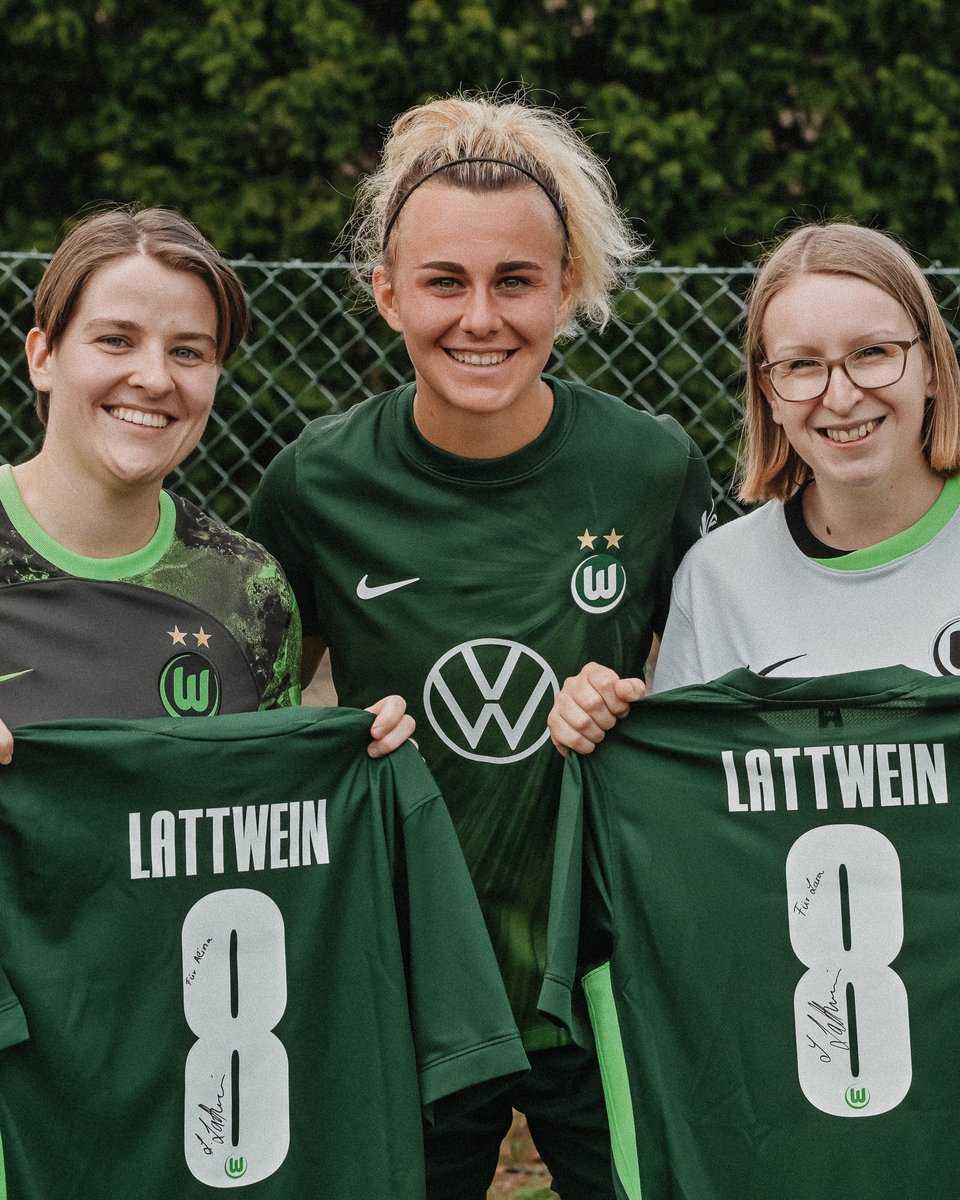 VfL_Frauen's tweet image. Ein riesiges Dankeschön an die zahlreichen Fans, die gestern den Weg nach Calberlah gefunden haben, um uns beim Spiel gegen Prag zu unterstützen und das Spiel zu einem echten Event gemacht haben – eure Unterstützung war einfach großartig! 💚🤍
#VfLWolfsburg #VfLWolfsburgFrauen…