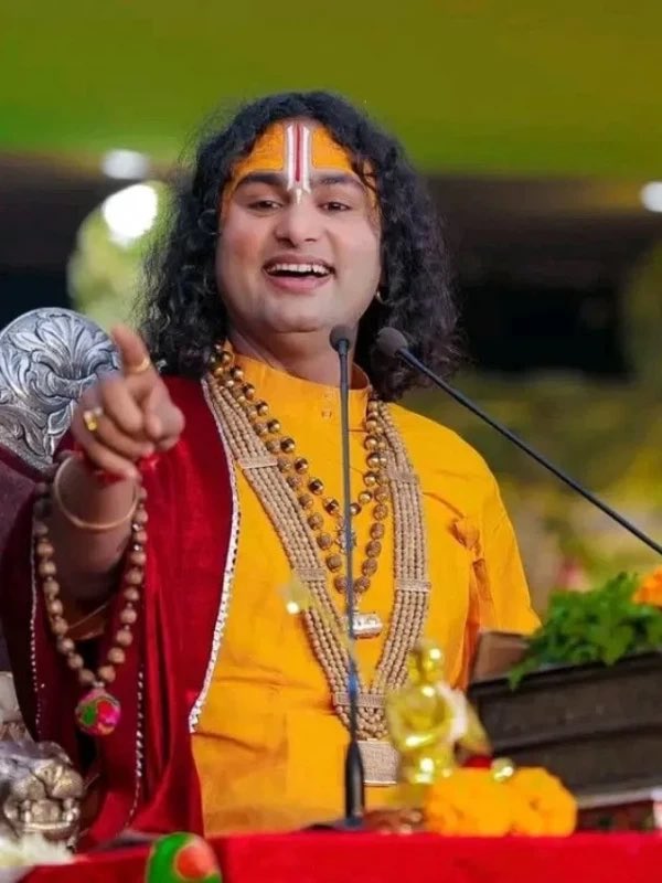 officeofvijay1's tweet image. एक फोटो अनुरुद्धाचार्य का है और एक फोटो साजिद रशीदी का है
मौलाना शाहिद रशीदी ने डिंपल यादव को नंगी शब्द से संबोधित किया क्युकी वो जो ब्लाउज पहन रखी थी वो हाफ स्लिव था
दूसरा अनिरुद्धाचार्य ने आज के ट्रेंड को देखते हुए बायफ्रेंड एक्स्ट्रा मैरिटल अफ़ेयर से बंधित कुछ टिप्पणी कर…