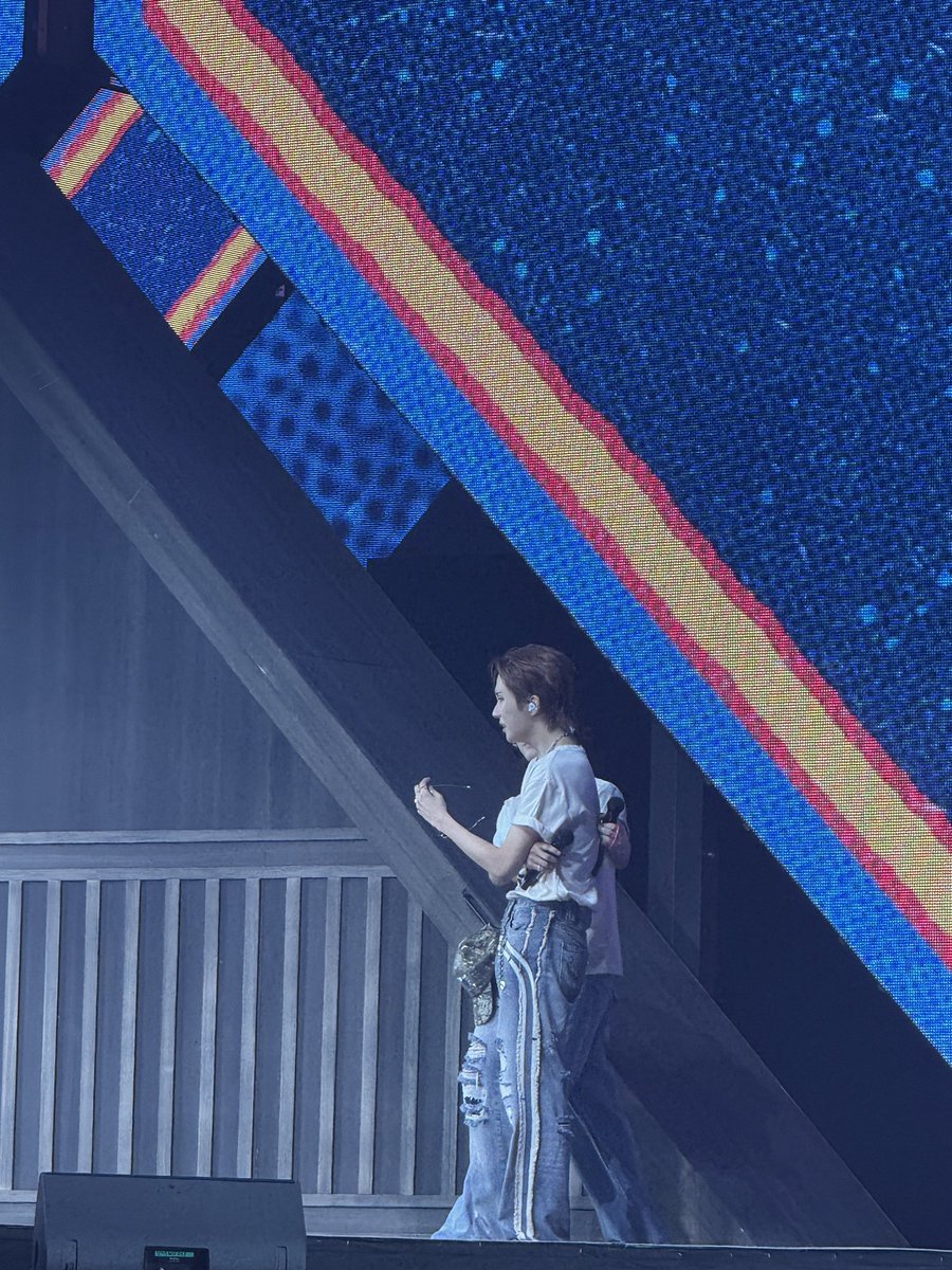 onlyforiwoo's tweet image. 운학이 구석에서 막 울고잇음 하 ㅠㅠㅠㅠㅠㅠ