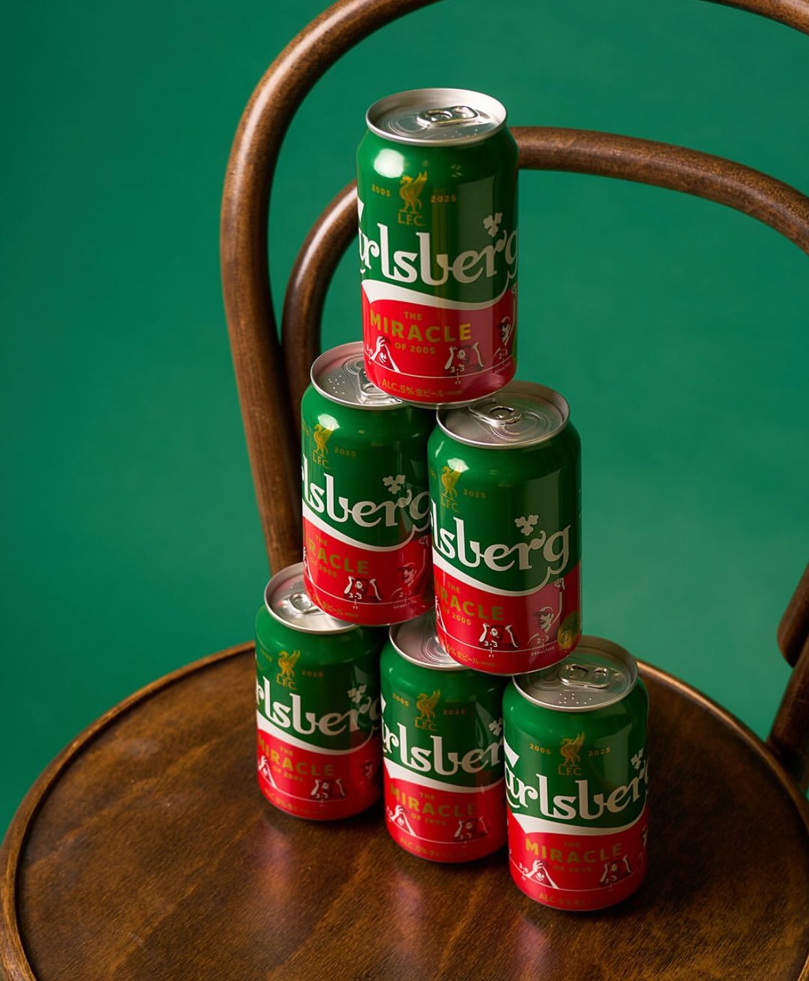 リバプールヨーロッパチャンピオンズリーグ優勝記念　カールスバーグマグカップ木箱入 Carlsberg2020 リバプール優勝記念缶 カールスバーグ 空缶×2本