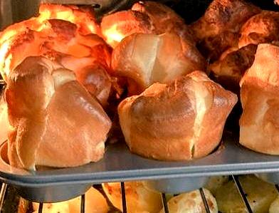 CornwallK8's tweet image. Sunday lunch prep is underway and my Yorkshire puds are rising nicely! 🥳😋
#SundayVibes #Homemade #FoodieBeauty