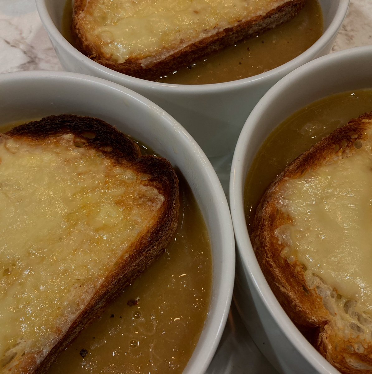 gomichild's tweet image. French Onion Soup

#food #foodporn #dinnerparty