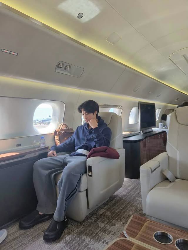 hansoftbot's tweet image. han jisung instagram update!