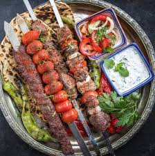 Kaukaz_Observer's tweet image. Co wy wiecie o śmungus-dyngus???
Dzisiaj w 🇦🇲 Armenii święto Wardawar - święto Przemienienia Pańskiego troszkę połączone z pogańskimi zwyczajami
W ten dzień Ormianie powszechnie polewają się wodą, wszędzie i masowo
A do innnych zwyczajów tego dnia należy stawianie przed domami…