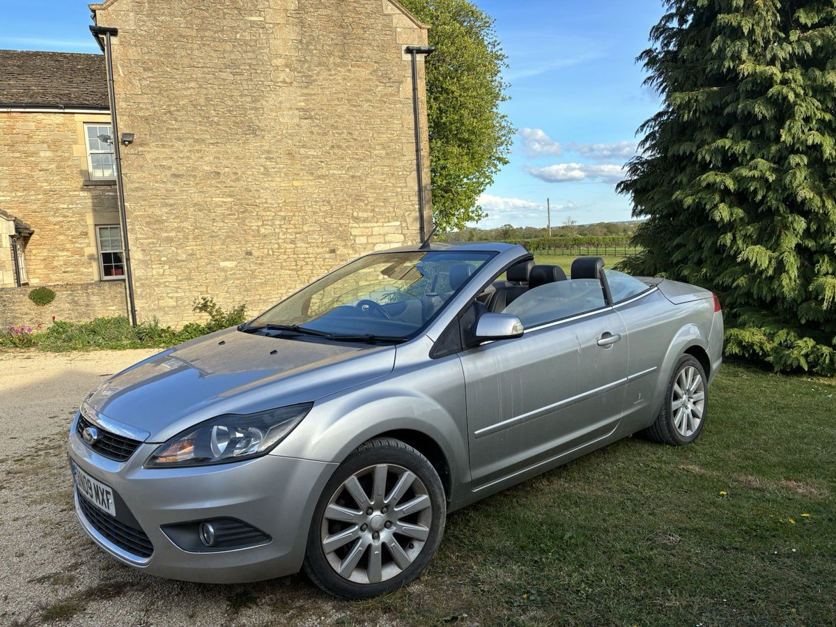 ClassicGermans's tweet image. 🚗 Classic Ford Focus CC-3 Convertible - perfect for summer cruising!
💺 Black interior, 4 seats, pristine condition
✨ 2009 model with fresh 12-month MOT
⚡ Last chance! Only £2,500 - collect from Wiltshire
#Ford #ConvertibleLife

ukcardata.co.uk/c/bn09mxf-2009… #ad