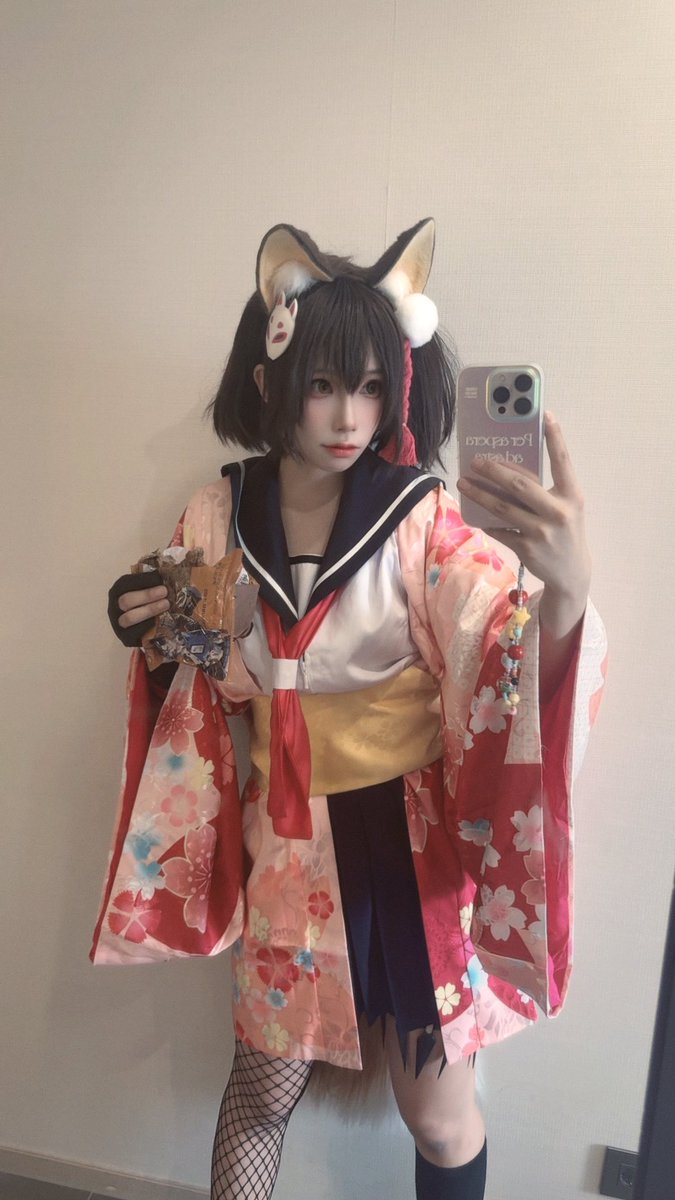 JiheewW's tweet image. #블루아카이브 #ブルーアーカイブ #ブルアカ #BlueArchive #久田イズナ #蔚蓝档案 #久田泉奈 #蔚藍檔案 #cosplay
하트를 누르시면 아기 여우가 빵을 먹는 걸 보실 수 있어요❤️✨