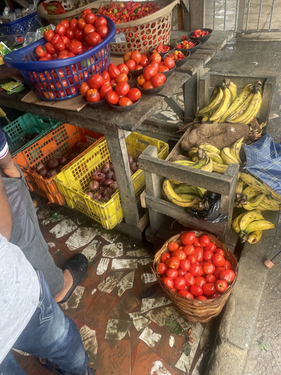 apOfph1's tweet image. i dey market, where you dey?