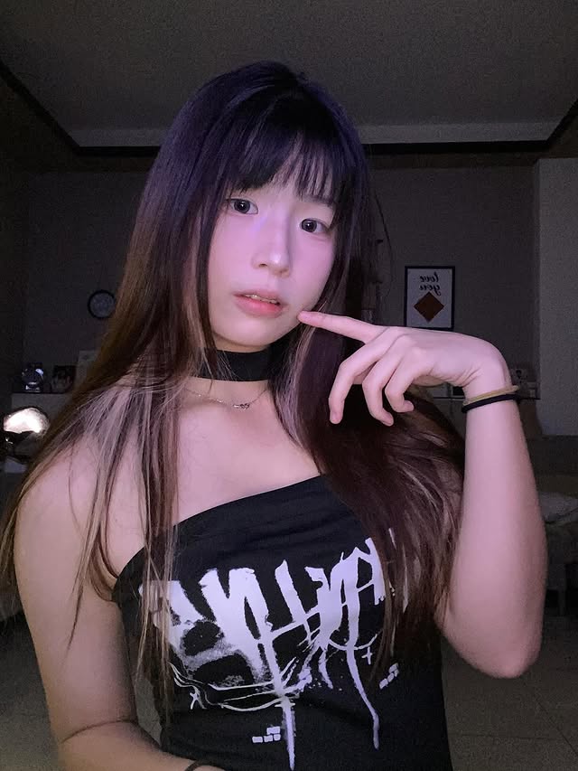 jujanrob's tweet image. 今天還是處女呀！！誰想幹處女！！@@