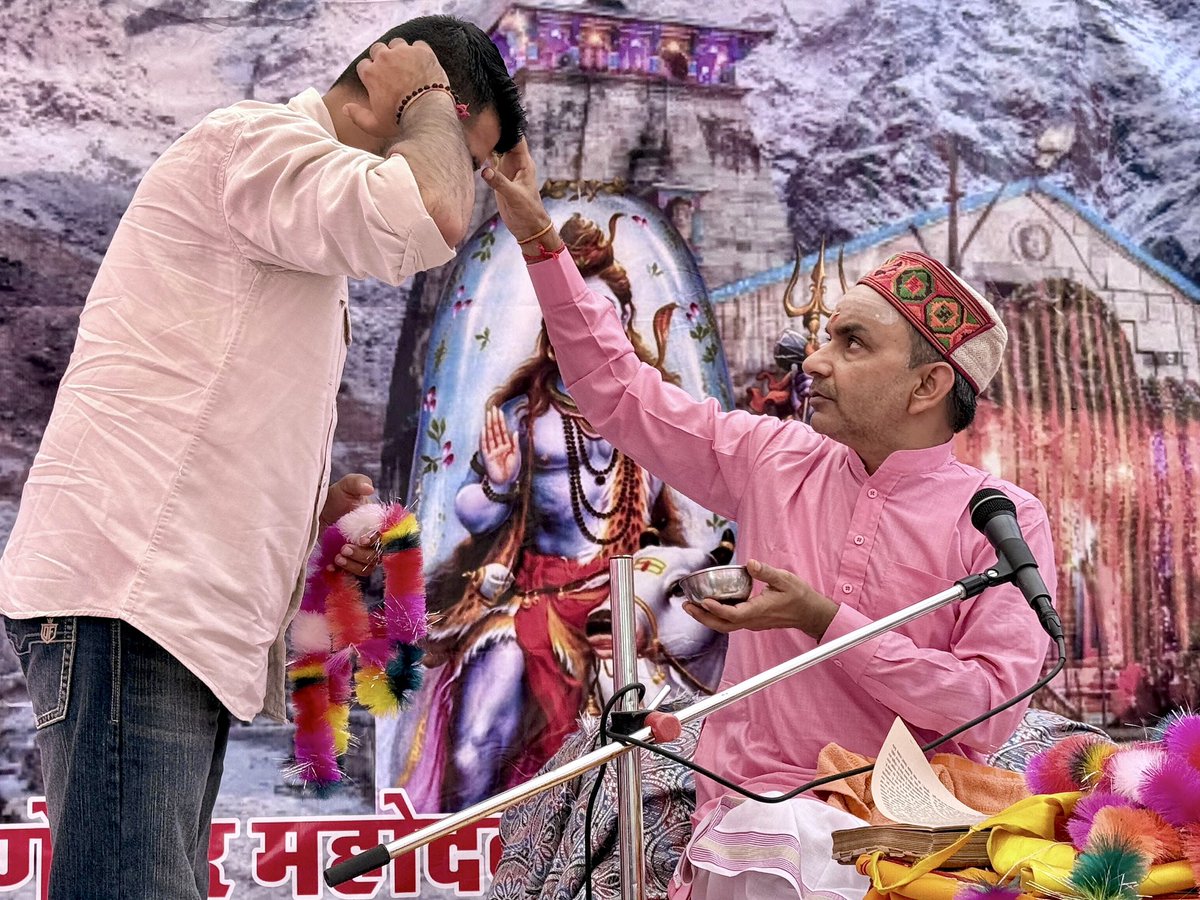 RavindraBhati__'s tweet image. आज श्री कल्याणेश्वर महादेव मंदिर, कल्याणपुरा धाम, खुहड़ी (जैसलमेर) में आयोजित दिव्य श्री शिव महापुराण कथा में सहभागिता का सौभाग्य प्राप्त हुआ। सावन मास के इस पावन अवसर पर भगवान शिव की पूजा-अर्चना कर आशीर्वाद प्राप्त किया। इस अवसर पर श्री श्री 1008 प्रवीण पूरी जी महाराज (जैसिंधर…