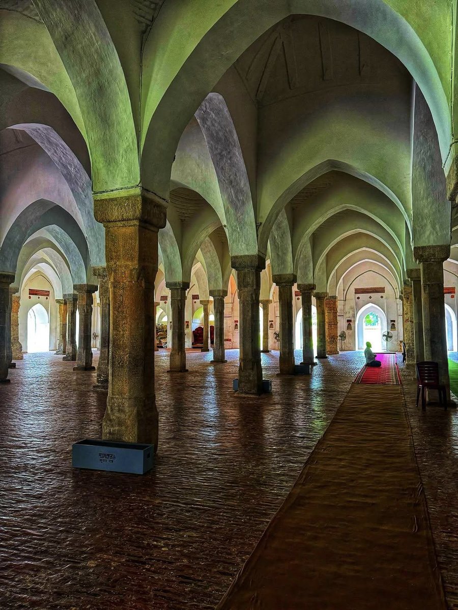 Porosh_2007's tweet photo. Witnessed the enduring legacy of the Sixty Dome Mosque — a 15th-century architectural marvel in Bagerhat. Where history, faith, and craftsmanship converge in timeless harmony. 🕌🤍

#ShatGombujMosque #UNESCOHeritage #HistoricBangladesh #ArchitecturalWonders https://t.co/15tITeXI8y