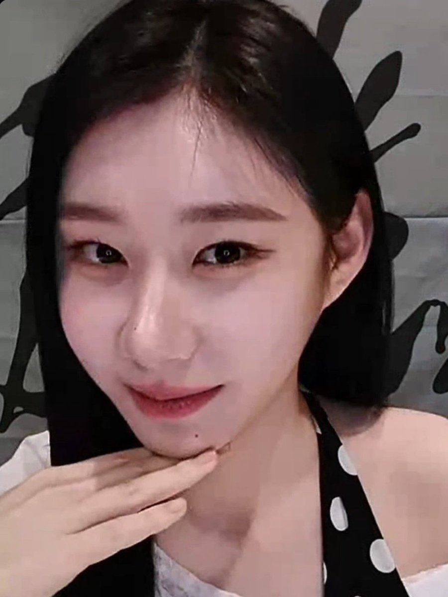 DOMINOMIDZY's tweet image. 250725 &amp;amp; 250727 #채령 

🤭