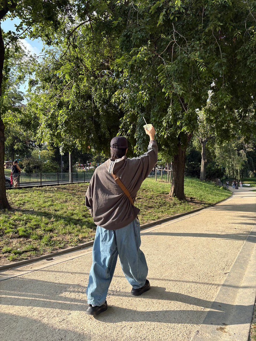 streamslump's tweet image. HES 3 APPLES TALL