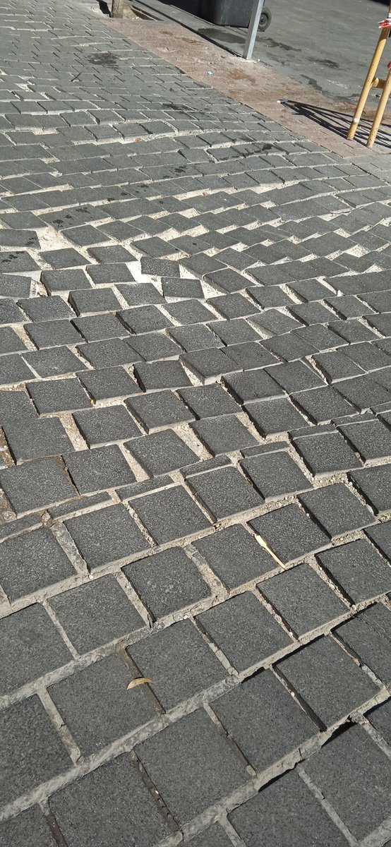 reclamalavapies's tweet image. Así quedan las calles nuevas.
