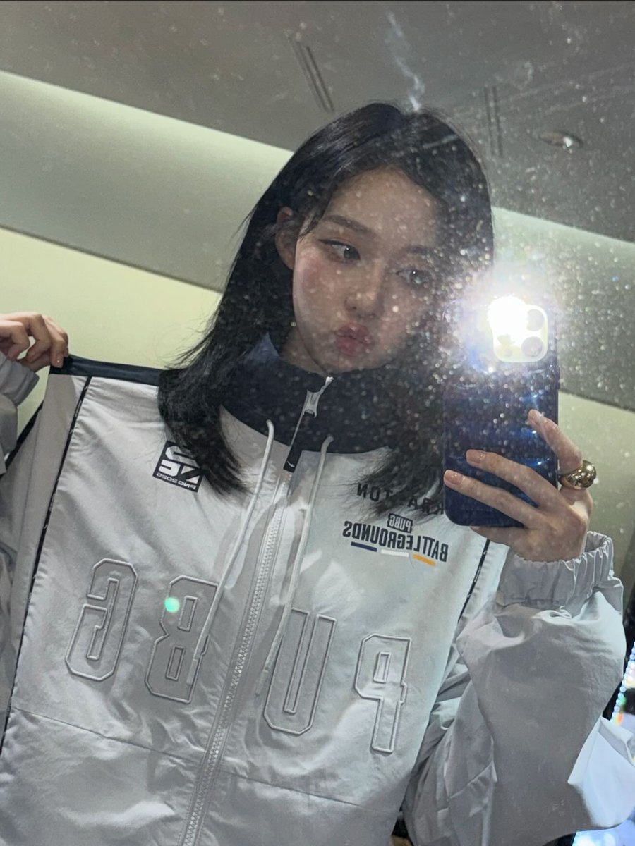 nostalgiacore's tweet photo. winter and her pubg jacket 🥺 https://t.co/pzztEjnpwO