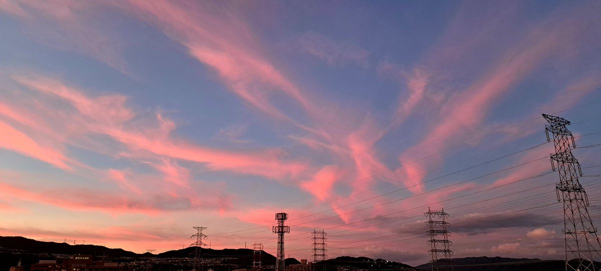 K17313886's tweet photo. お疲れ様でしたꕀ⋆

 #イマソラ  #夕焼け https://t.co/oq2zGNh7Xf