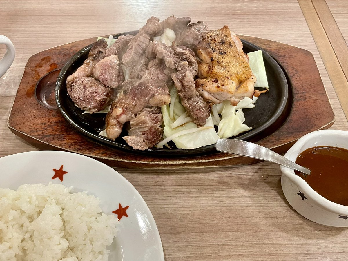 Nicholas199903's tweet image. 肉を食べに来た🍽️