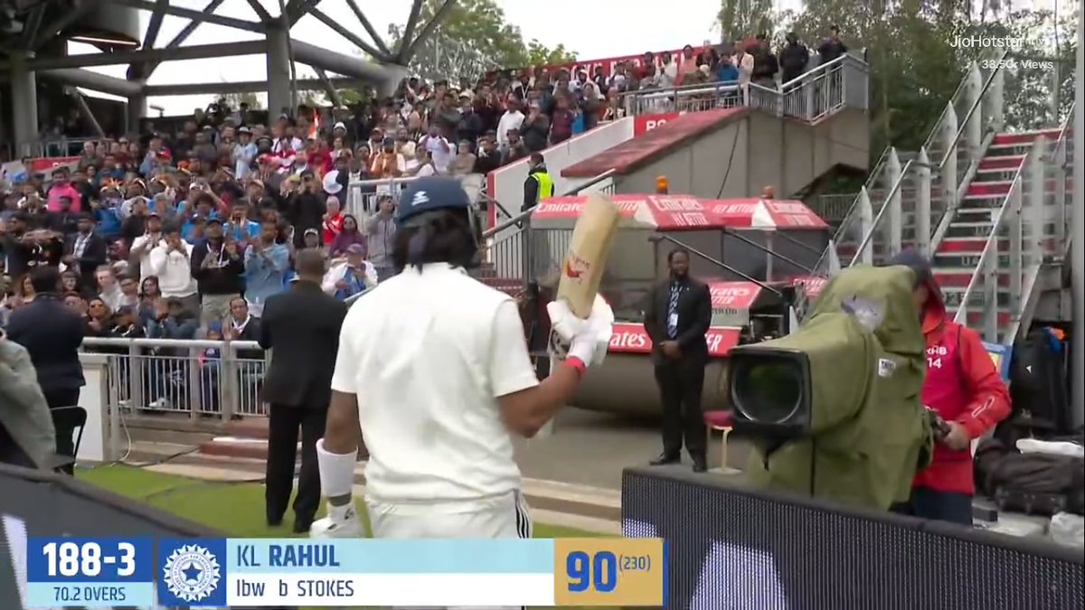 mufaddal_vohra's tweet photo. HATS OFF, KL RAHUL. 🫡🇮🇳

- Whole India will remember this resilience of 90* (230). At one stage India were 0/2, missed out on a fantastic hundred. Take a bow, KL. https://t.co/7tnnP8oKHz