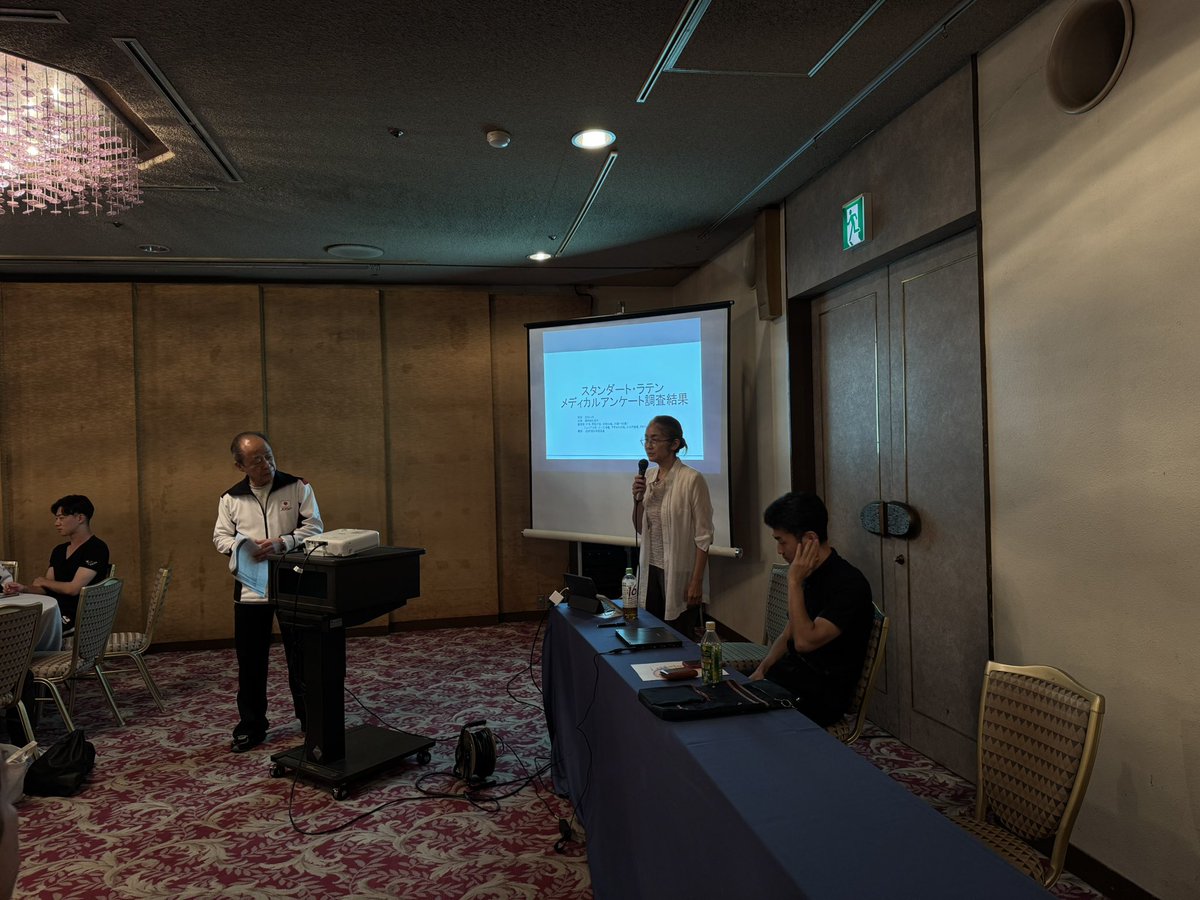 JdsfPr's tweet image. JDSF強化合宿2日目です。まずは医科学委員会のドクターの皆様によるメディカルケアの講習😊外反母趾や足首のケアや体幹を高めるストレッチなどを学びました😆#JDSF #強化合宿