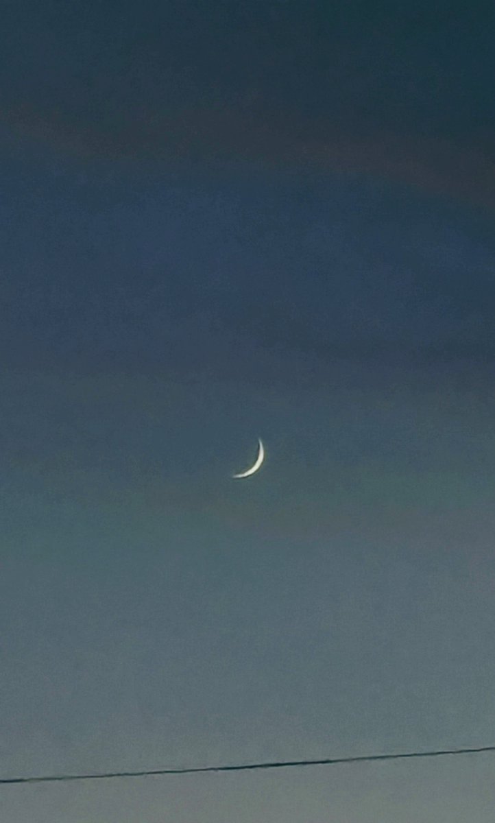 tohi104desu1's tweet image. 夕焼けからの三日月