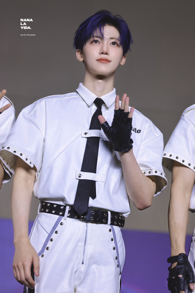 lovdvm's tweet image. 얼굴 진짜 ㅁㅊ....