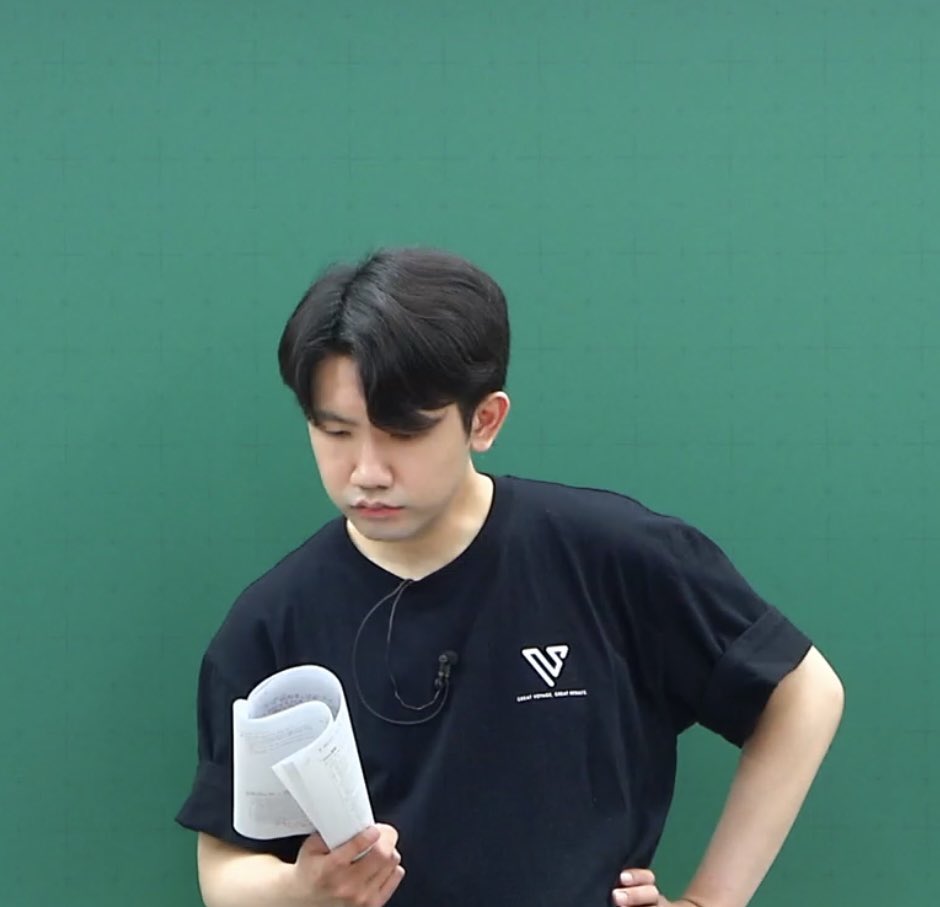 torrimeow's tweet image. 근데죄송한데36세아닌것같고그렇다고20대도?좀그렇고…약간5살이라고하고싶은데?또그건아니고…약간나이가없는사람같다, 
36세라기엔볼살이넘쳐흐른다.