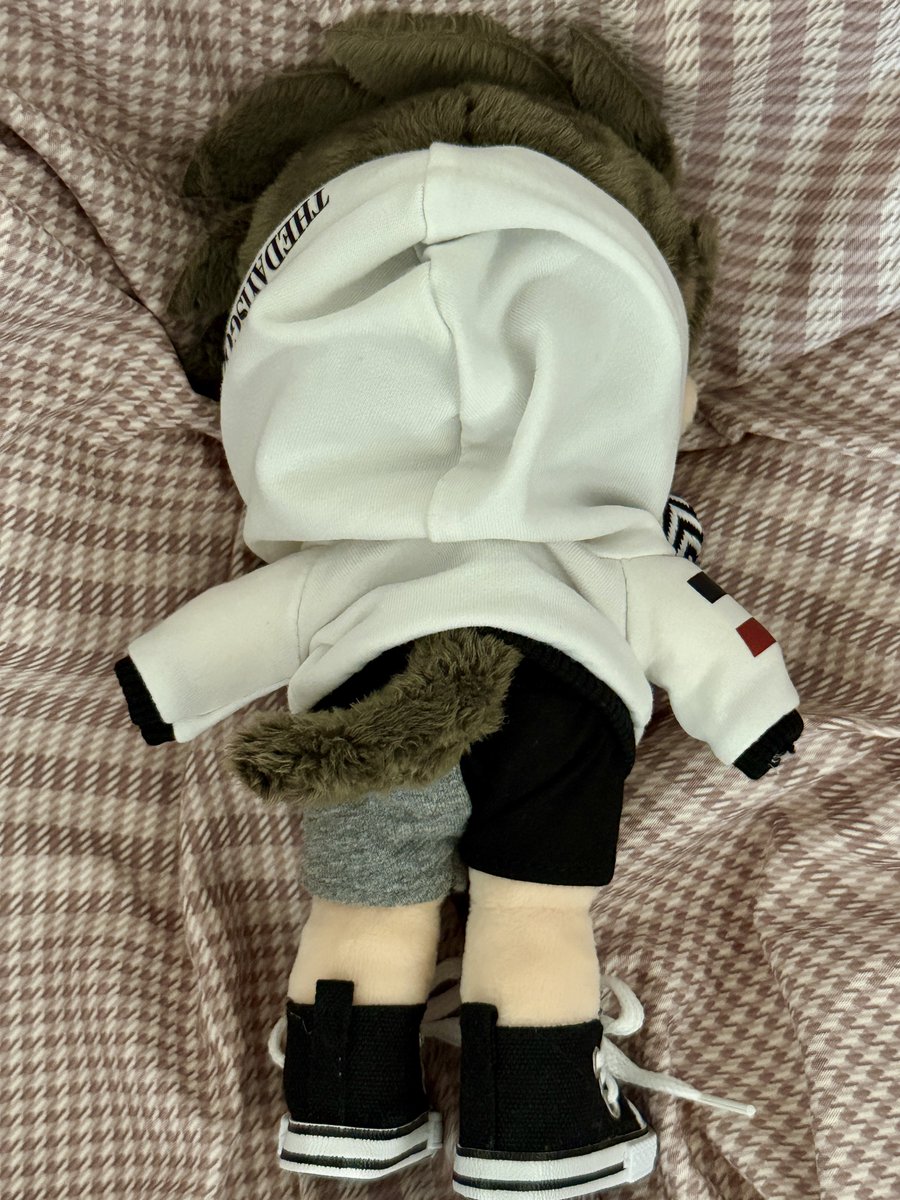 レジェンズのシャロットくんぬい足長ver完成ーーー！！！
スケルトン入れるの頑張った！
シッポもあるよ！
シャロットくんのぬいも4体目...😂←
型紙：ぴよぴっこ様(＠piyopicco )
足長ボディ20cm
お洋服：Littlecloset様
#DB手芸部
#ぴよぴっこの足長ボディ