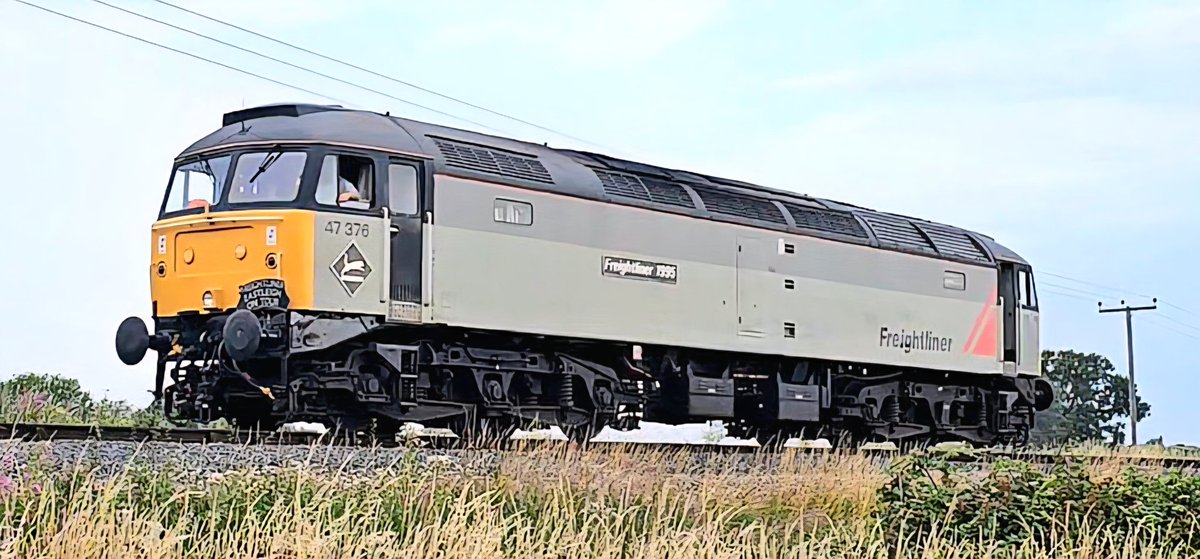 47376 in Freightliner livery  having just left Toddington this morning  <a href="/GWSR/">Gloucestershire Warwickshire Railway</a> diesel gala, beautiful looking loco
#class47 #trains #classictraction #GWSR #Toddington