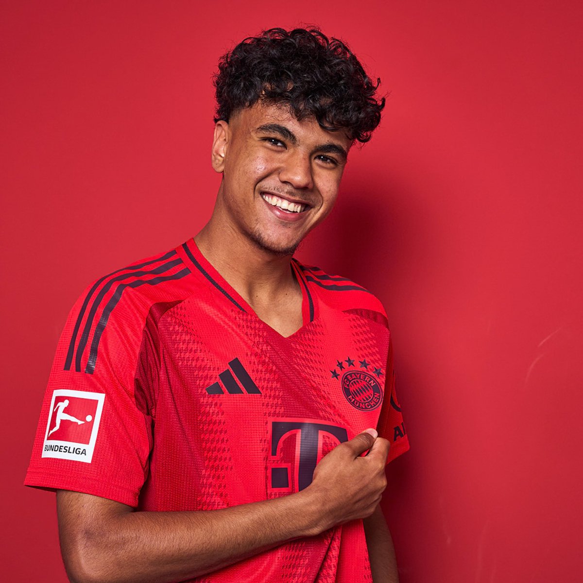 _ivaanov_32's tweet image. ℹ️ @FabrizioRomano
👀 Adam Aznou fichara por el Everton
💰 Los 'tofees' se desembolsarán 9M€ más 3M€ en variables por el jugador del Bayern.
🔙 La temporada pasada cedido en el Valladolid
