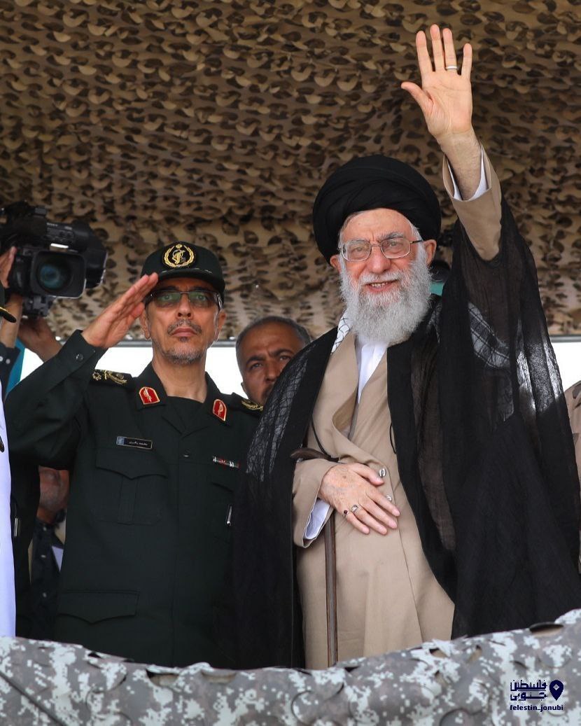 felestinjonubi's tweet image. تصویری از شهید باقری در کنار فرمانده کل قوا در دانشگاه علوم دریایی امام خمینی(ره) نوشهر. ۱۳۹۷/۰۶/۱۸
انتشار به مناسبت ایام چهلم شهدای تهاجم رژیم صهیونی به ایران اسلامی