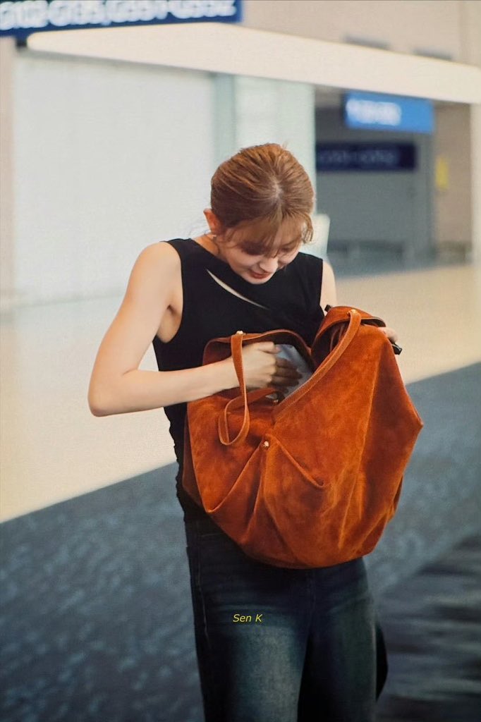 xiongseulgi's tweet image. Not sure why, but this photo looks incredibly sexy…