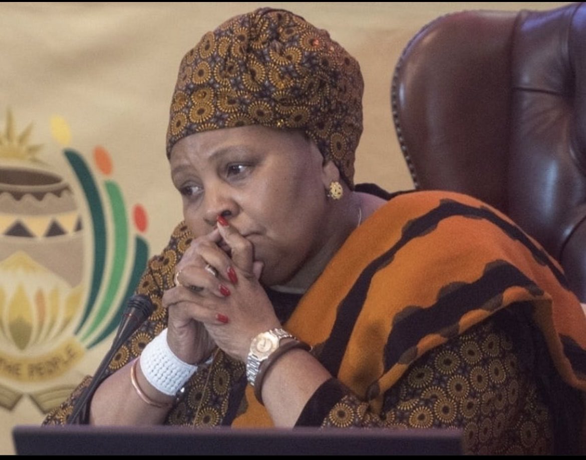 18Tshegofatso's tweet image. Never date a Venda man ladies.