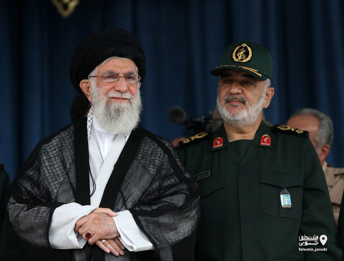 felestinjonubi's tweet image. تصویری از شهید سلامی در کنار فرمانده کل قوا در مراسم دانشآموختگی دانشجویان دانشگاه امام حسین (ع). ۱۳۹۸/۰۷/۲۱
انتشار به مناسبت ایام چهلم شهدای تهاجم رژیم صهیونی به ایران اسلامی