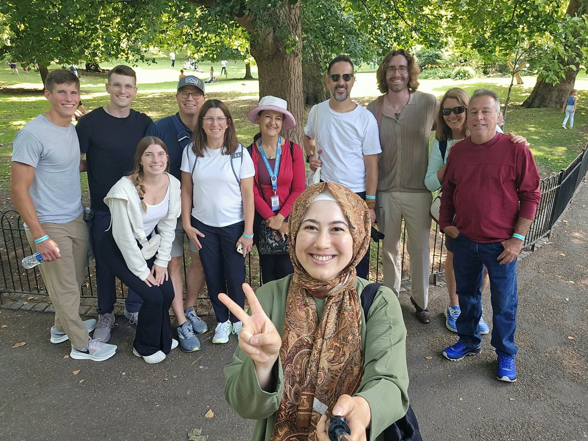 - 9 Amerikalı, 1 İngiliz ve 1 Türk olarak bir araya geldik. 
- Konumuz mu? 
- Elbette, İngiltere tarihi!
#london #westminster