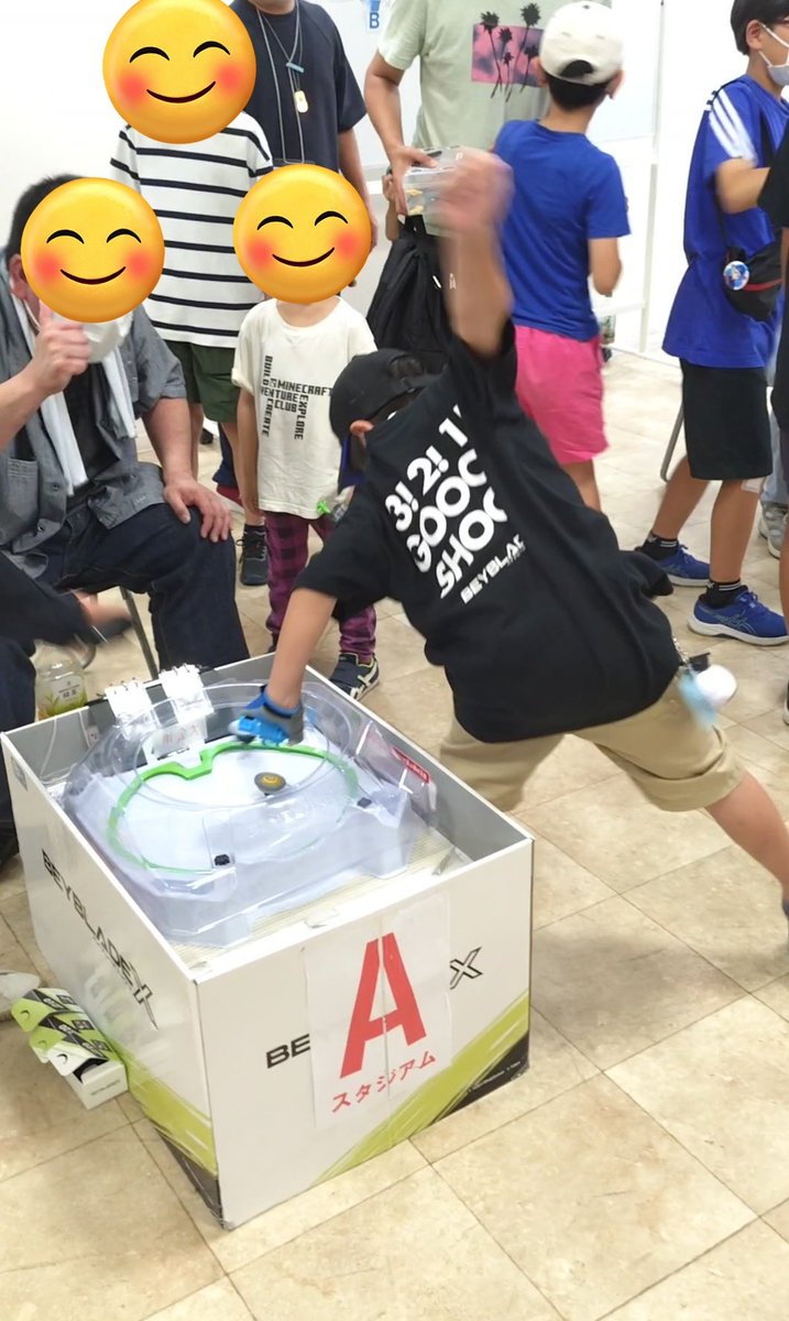 今日は黒田さんのチーム戦

イオリとマギさんのお子さんチームと1🐔オヤジーズ揃って1🐔💦💦

ただ私は年甲斐なく参加者の中で一番はしゃいだと思うし、イオリもベイ以外にゲームやポケカも楽しめました✨
※　はしゃいでいるおっさんに引かないで😭

皆さんありがとうございました👍

#ベイブレードX