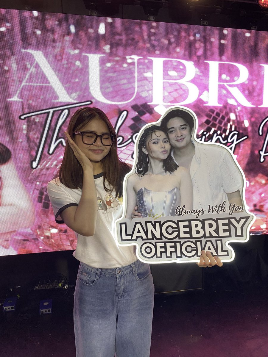 lancebreyofc_'s tweet image. Look who’s holding one of our props— no other than our best girl, Aubrey. 🤍
This moment— it truly sparks joy to our hearts ✨🤍