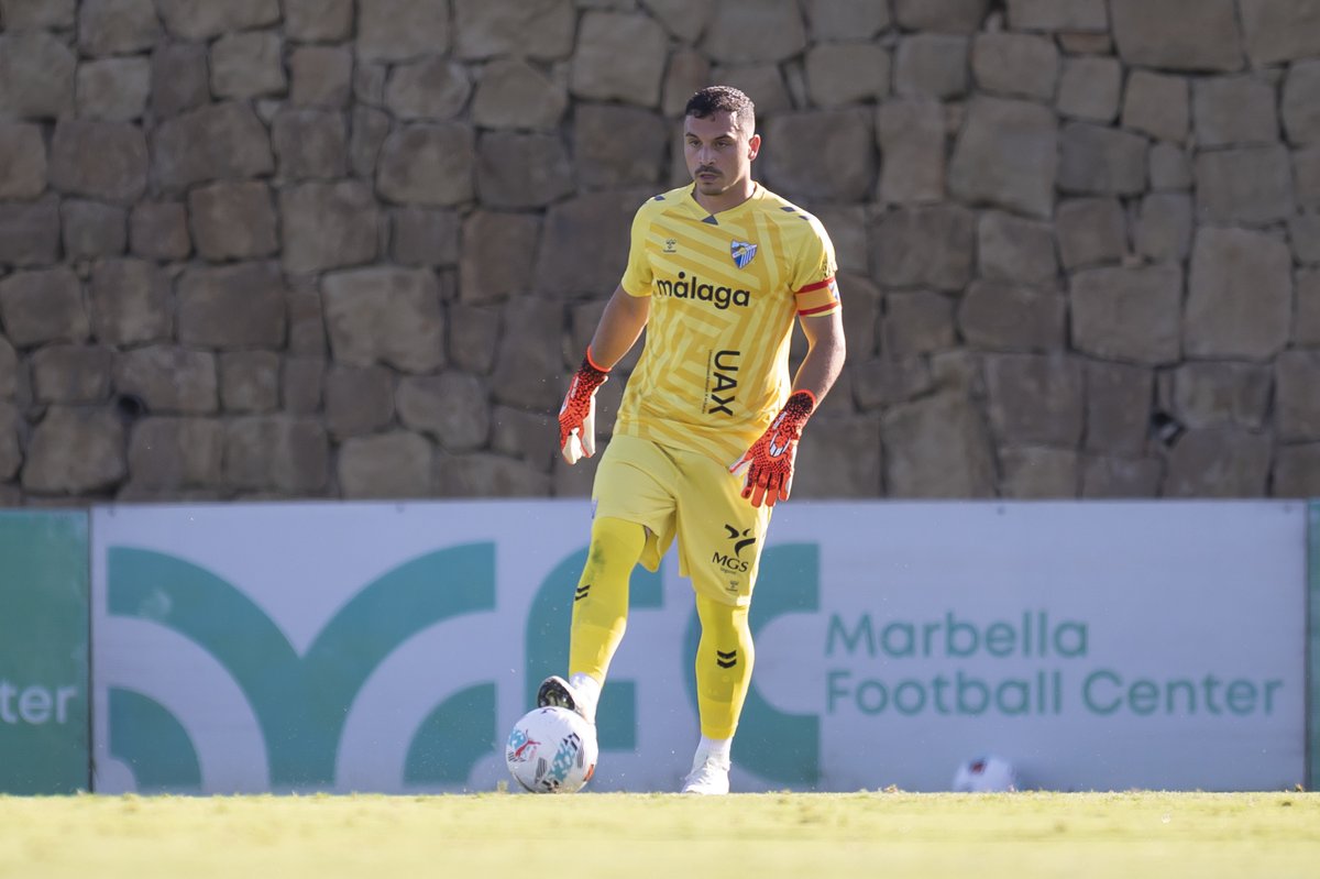MalagaCF's tweet image. 🧤💛 Con ellos, siempre, en las 𝒎𝒆𝒋𝒐𝒓𝒆𝒔 𝒎𝒂𝒏𝒐𝒔.
