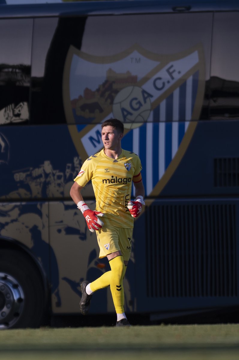 MalagaCF's tweet image. 🧤💛 Con ellos, siempre, en las 𝒎𝒆𝒋𝒐𝒓𝒆𝒔 𝒎𝒂𝒏𝒐𝒔.
