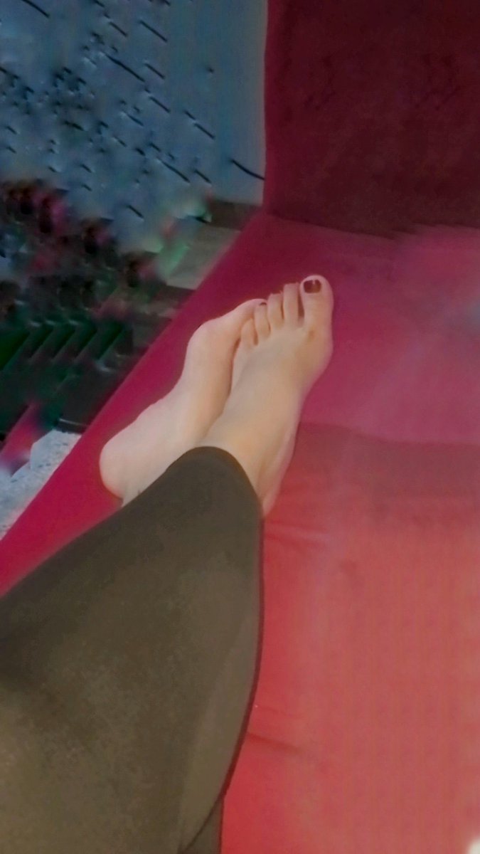 صبحكم تحت رجلي ☺️🦵🏻💋