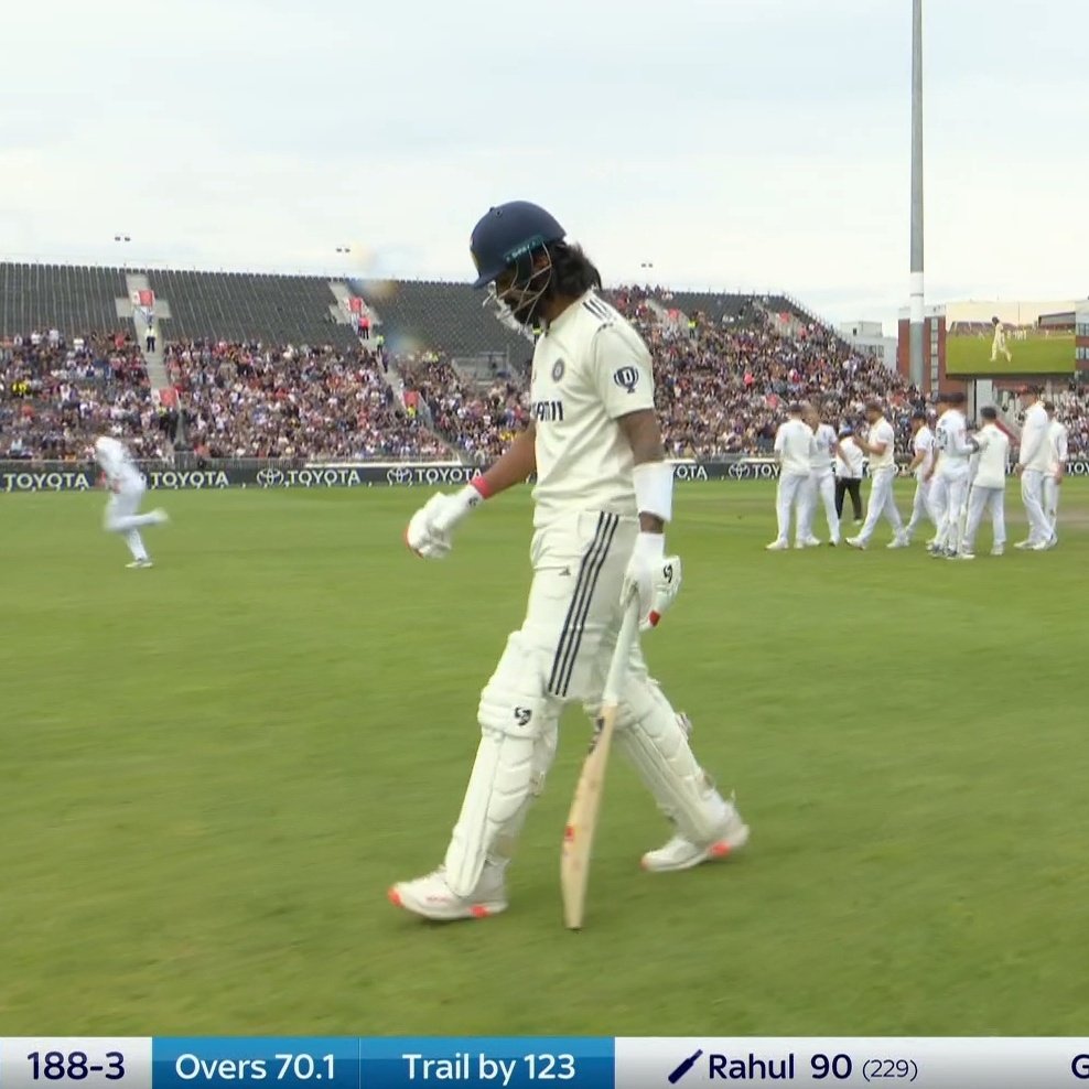 internetumpire's tweet image. Missed out on a 50 in the 1st innings and now a 100 in the 2nd innings. Someone hide the scorecard away from him while batting.