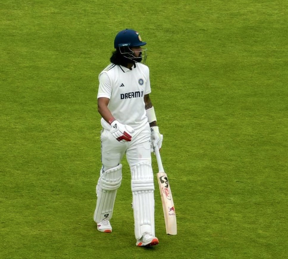 brochosepeace's tweet image. KL Rahul can score 200,300 runs in this inning but he sacrificed it so that England can win series
And later on Virat Kohli announce his retirement back🧿