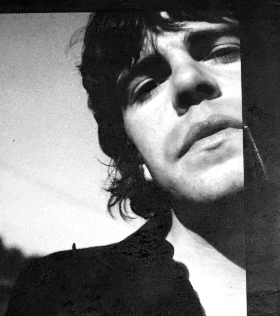 feebee_69's tweet image. I&apos;m not sure I appreciated quite how beautiful he was at the time 😍
