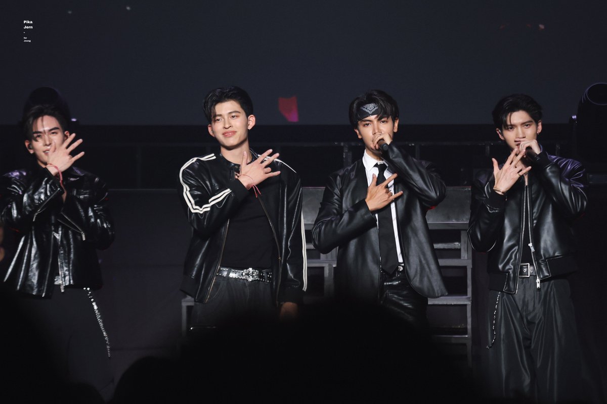 PikaJerN's tweet image. Update ท่าประจำวง #JASPER หลังจากคิดกันมาเป็นเวลาหนึ่งปี - จุงกล่าว 😆😆😆😆
#GMMTVMUSICONXJAPAN2025
#GMMTVMUSICONXJAPAN2025D2
#จุงอาเชน @ChenRcj
#aou_tnbknr @tnbau1
#Santapp @Ppsanta
#ppnaravit @ppnaravit