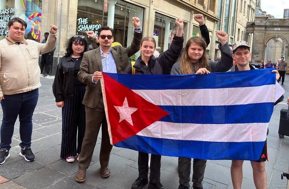 GlasgowBranchCP's tweet image. Communists, Trade Unionists and supporters of Cuba met in @unitybookshop to commemorate the 26th July, celebrate the achievements of Cuban socialism, and to raise funds to bypass the US-imposed embargo. Viva el 26 de Julio! Viva Cuba! 🇨🇺🏴