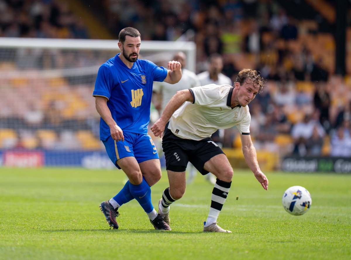 OfficialPVFC's tweet image. Our 2025/26 League One season starts in less than a week and tickets are available for our first two fixtures.
🔴 Rotherham United (A) bit.ly/4kVv5Bz
🔵 Cardiff City (H) Port-Vale.co.uk/tickets
#PVFC150 | #PVFC